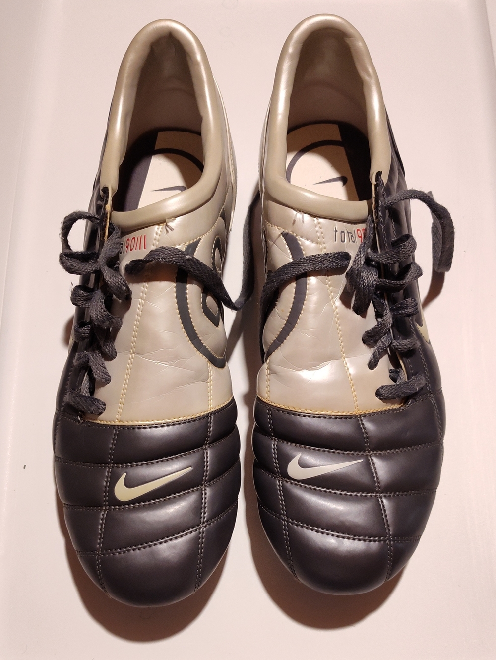 Vintage Nike Total 90 III Soccer Cleats - Grey and Cream Color (US Size 12)